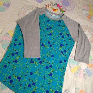 LuLaRoe | 3/4 sleeve T-shirt | Size M 🦋